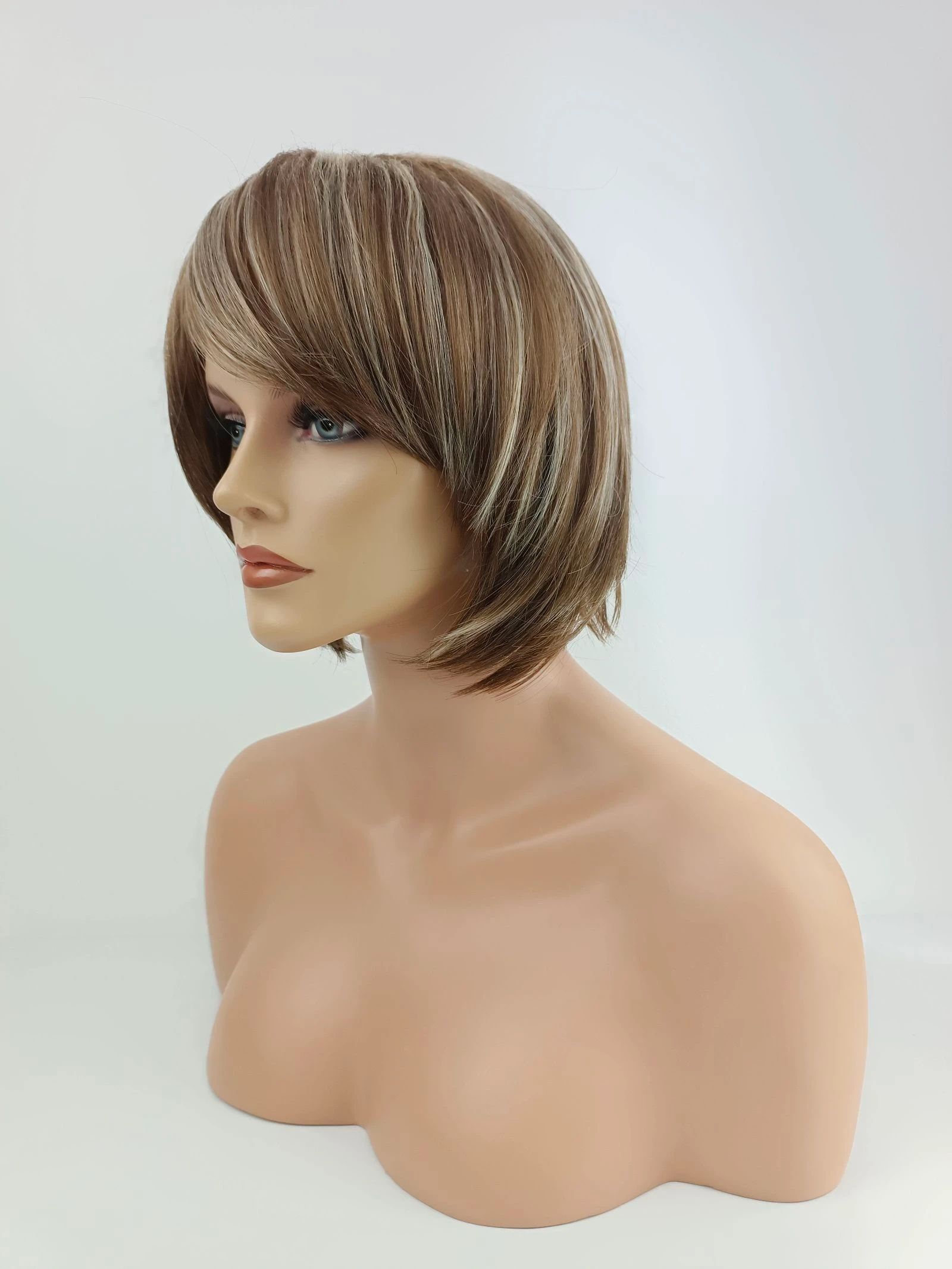 Mannequin head with wig – photo 2